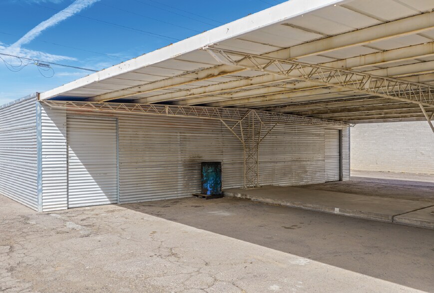 More Photos Of 2605 E Adams St, Phoenix Showroom For Sale