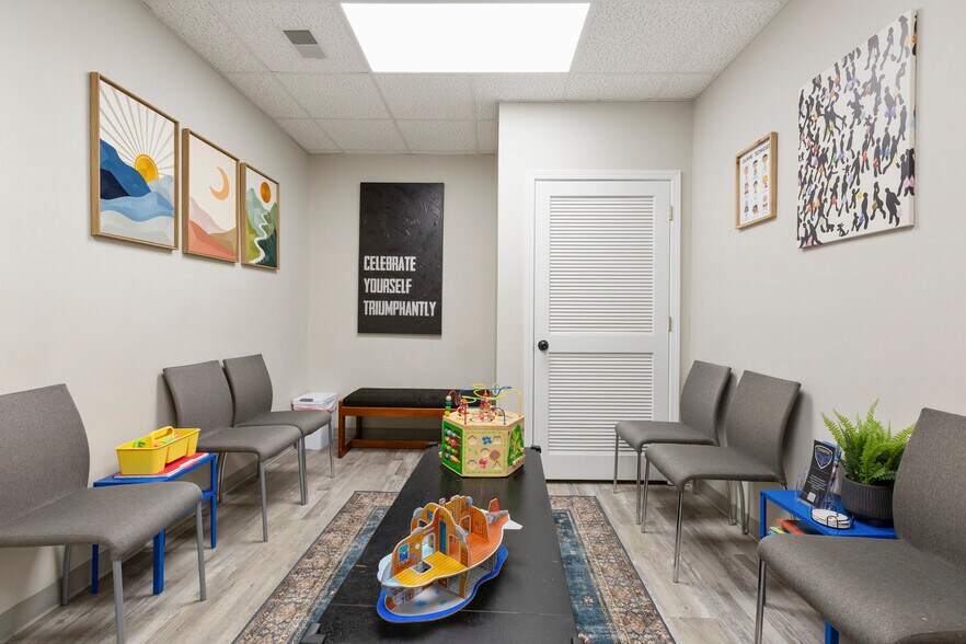 More Photos Of 1300 Gardiner Ln, Louisville Medical For Sale