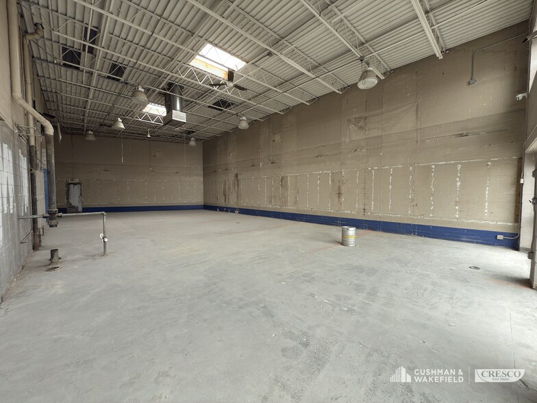 More Photos Of 23360 Michelle Dr, Bedford Heights Showroom For Sale