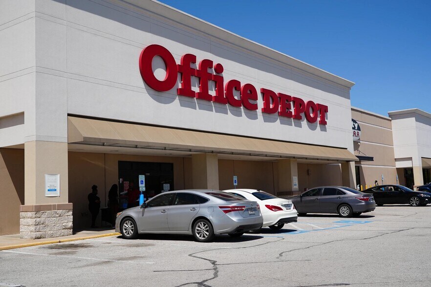 More Photos Of 8100-8236 Kirby Dr, Houston Unknown For Lease