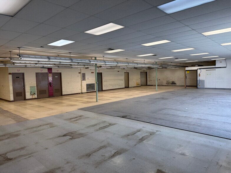 More Photos Of 5920 SE Hames Rd, Belleview Freestanding For Lease