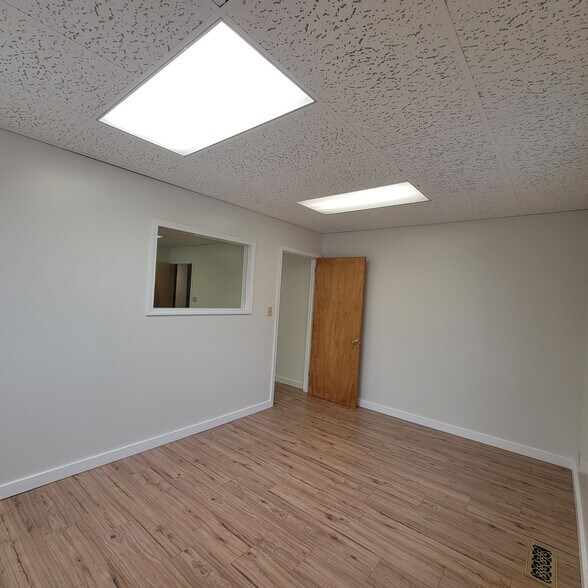 More Photos Of 303 E Paw Paw St, Paw Paw Office Residential For Lease