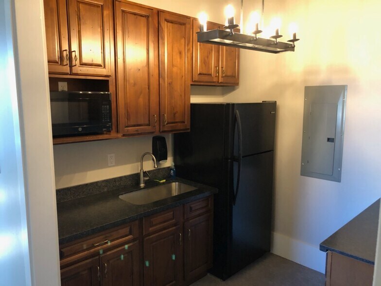More Photos Of 1803 Curcor Dr, Gulfport Loft Creative Space For Lease