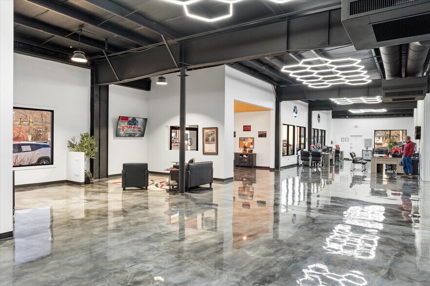 More Photos Of 912 Valley Ridge Rd, Covington General Retail For Sale