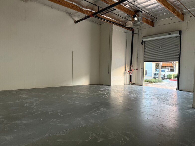 More Photos Of 9027 Canoga Ave, Canoga Park Manufacturing For Lease