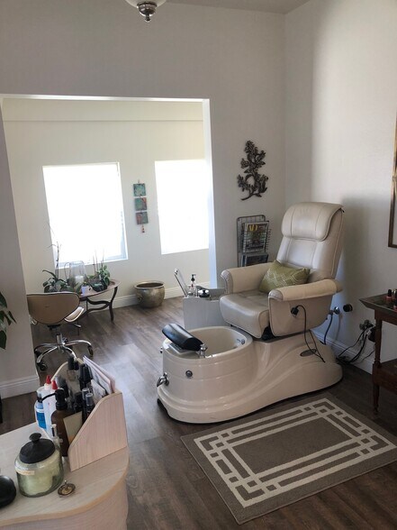 More Photos Of 668 E Redlands Blvd, Redlands Office For Sale