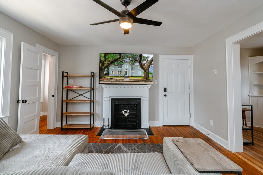 More Photos Of 1300 Illinois St, Mobile Multifamily For Sale