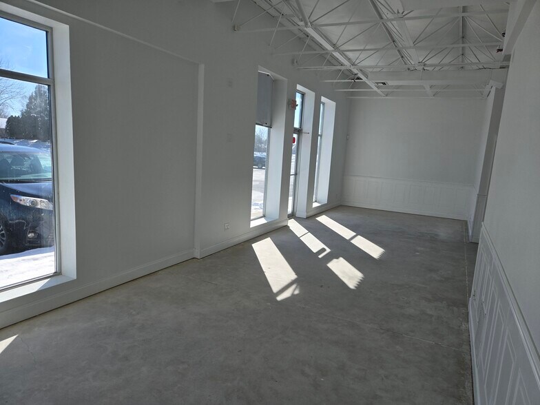 More Photos Of 16644-16646, New Berlin Medical For Lease