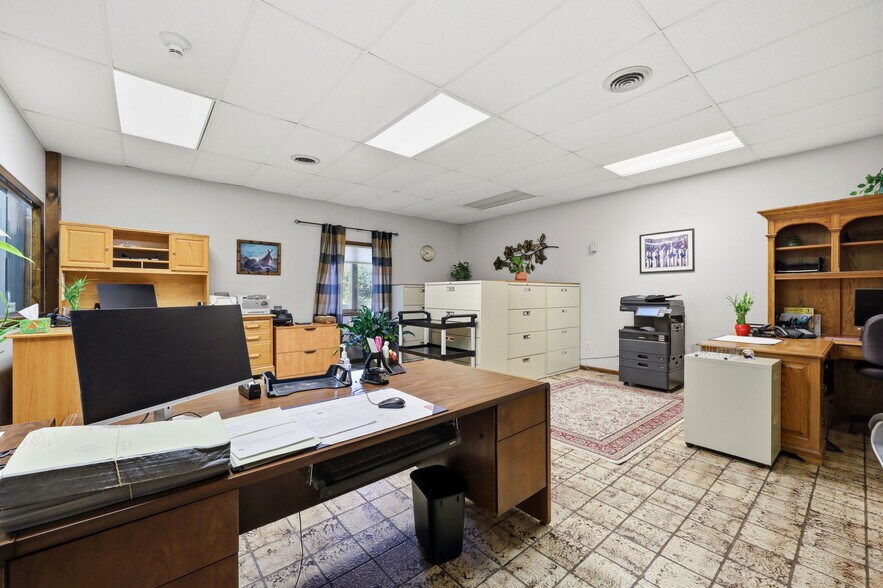 More Photos Of 1 N Roberts Rd, Highland Office For Sale