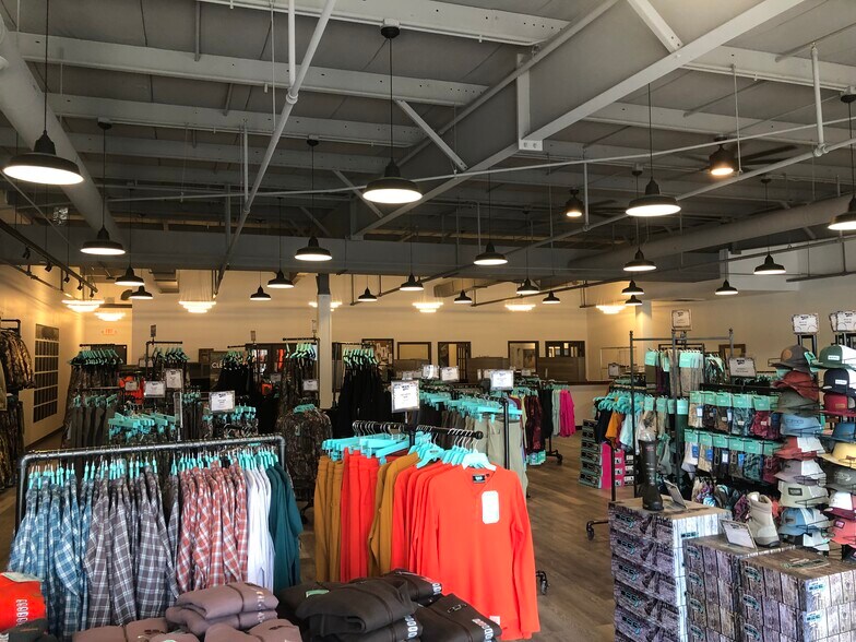 More Photos Of 4630-4672 E Washington Ave, Madison Freestanding For Lease