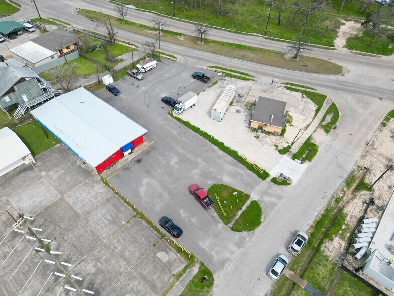 More Photos Of 9007 Irvington Blvd, Houston Freestanding For Sale