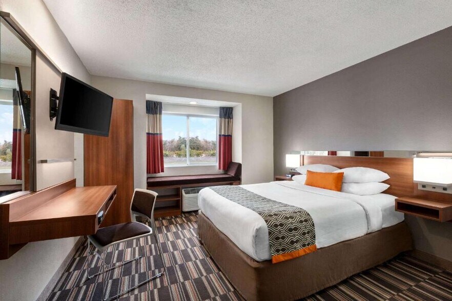More Photos Of 196 Virginia Ave S, Tifton Hotel For Sale