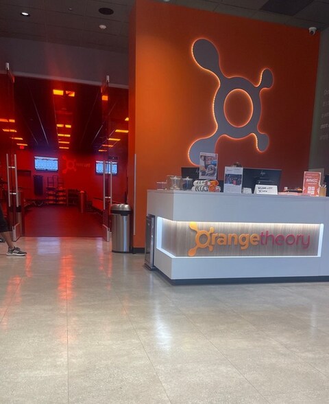 More Photos Of 139 N San Fernando Blvd, Burbank Storefront For Sale