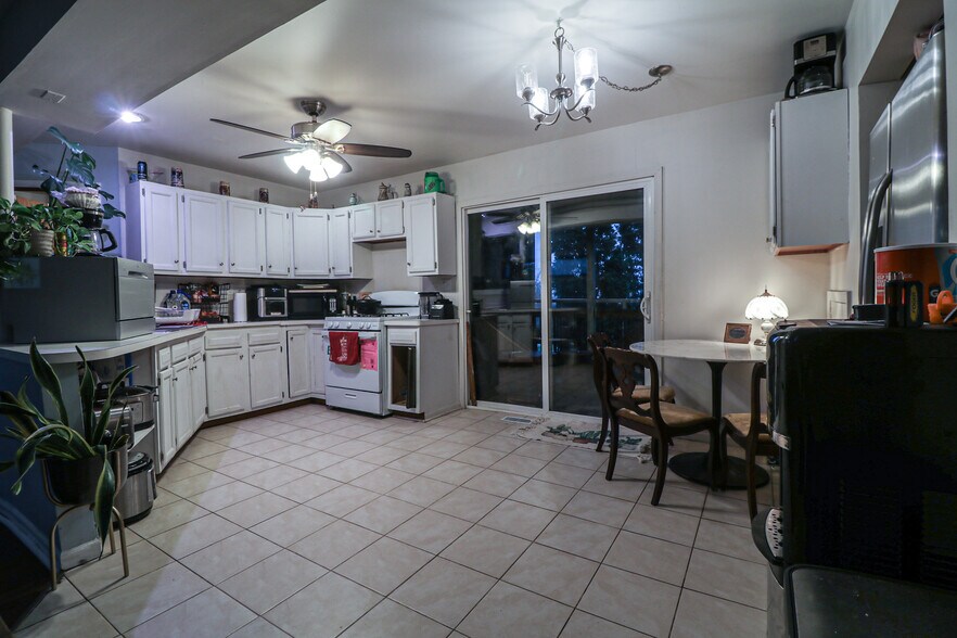 More Photos Of 40523 N Il Route 83, Antioch Apartments For Sale