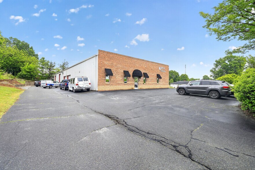 Primary Photo Of 2451 W Clemmonsville Rd, Winston-Salem Warehouse For Lease