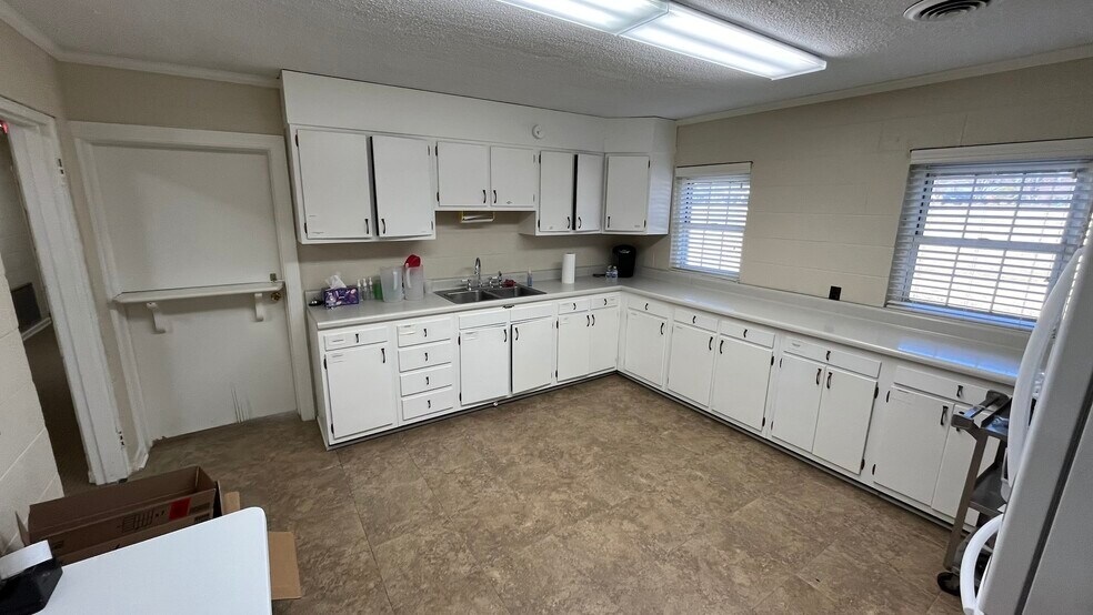 More Photos Of 3898 Kernersville Rd, Winston-Salem Specialty For Sale