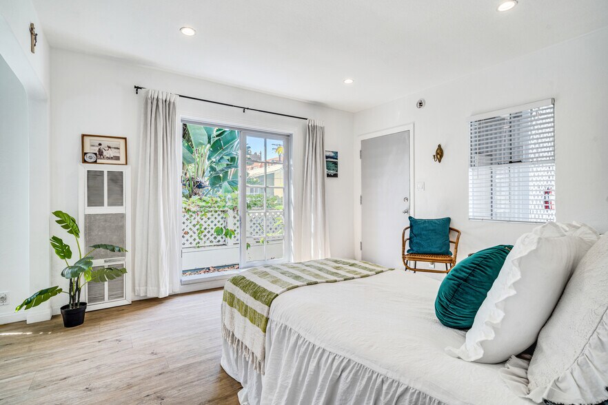 More Photos Of 1231-1233 17th St, Santa Monica Apartments For Sale