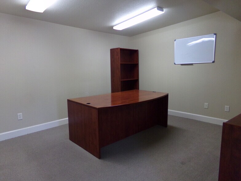 More Photos Of 9792 Highway 99, Live Oak Office For Lease