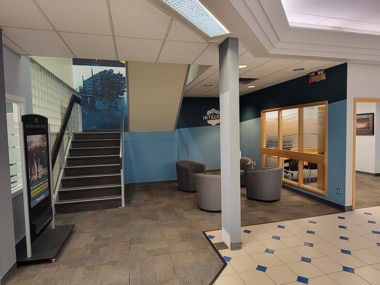 More Photos Of 1532 6th Av, Prince George Office For Lease