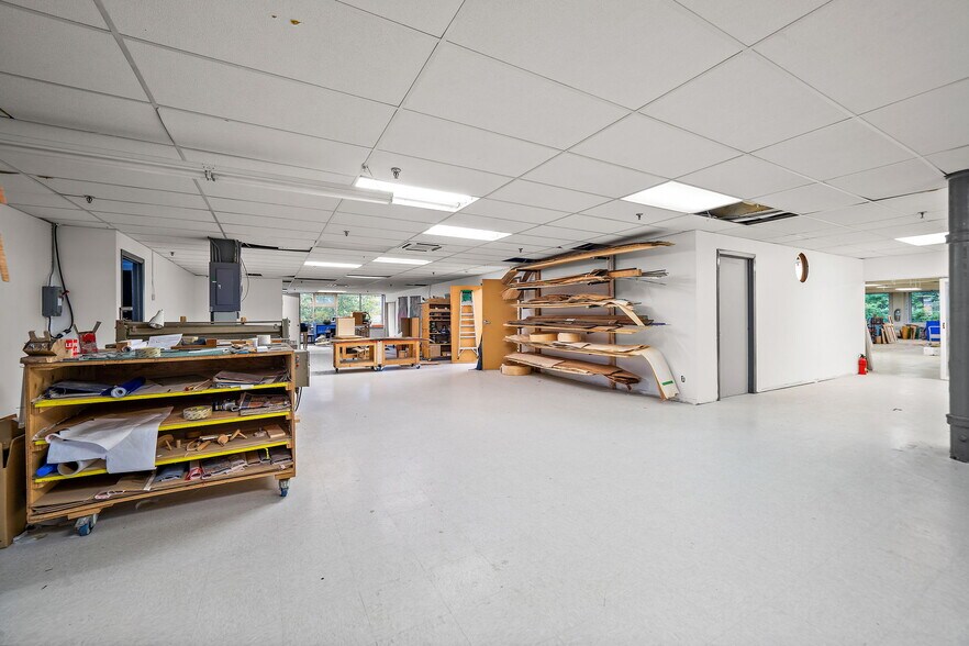 More Photos Of 2165 Av Madison, Montréal Office Residential For Lease