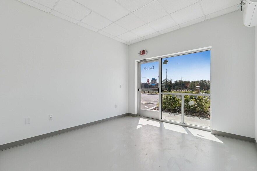 More Photos Of 7124 Sampey rd, Groveland Flex For Lease