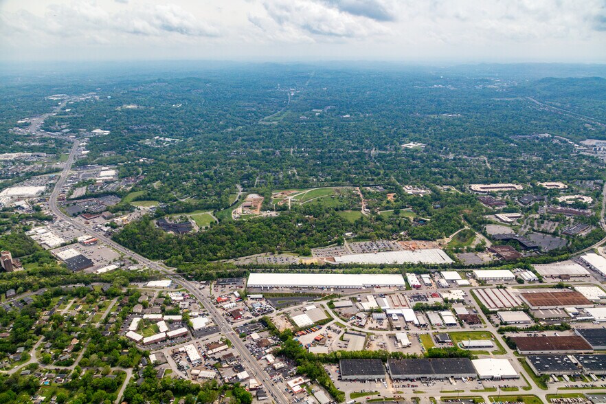 More Photos Of 421 McNally Dr, Nashville Warehouse For Lease