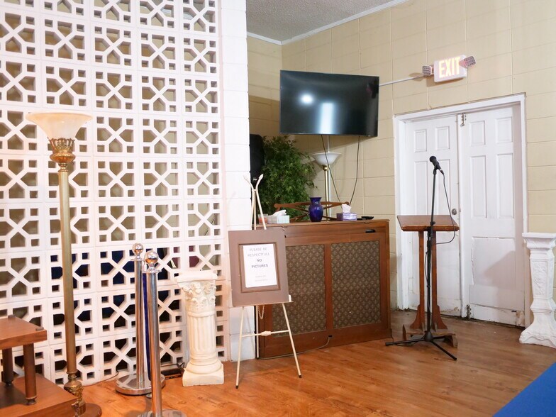 More Photos Of 5 Birkenhead Rd, Savannah Funeral Home For Sale