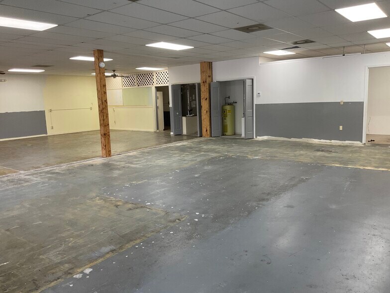 More Photos Of 16455 E Highway 40, Silver Springs Medical For Lease