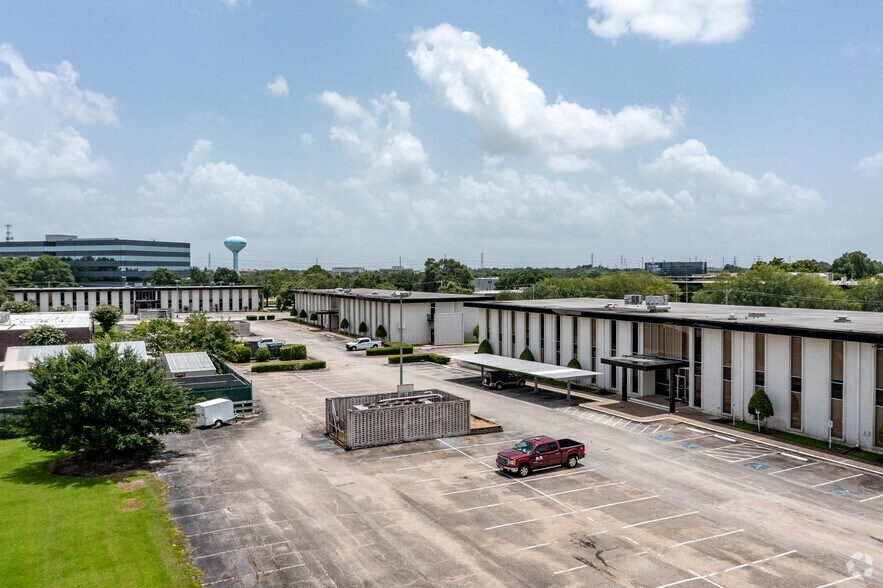 More Photos Of 16903 Buccaneer Ln, Houston Coworking Space