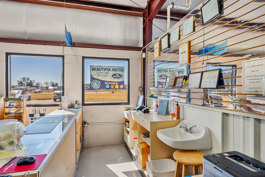 More Photos Of 1932 Bealer Dr, Marion General Retail For Sale