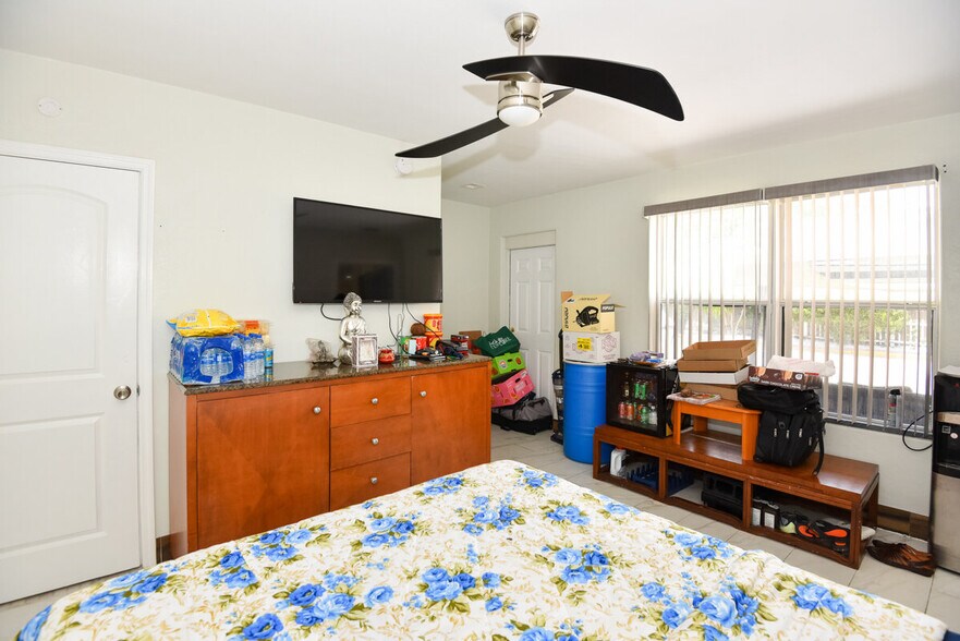 More Photos Of 1020 S Ridgewood Ave, Daytona Beach Hotel For Sale