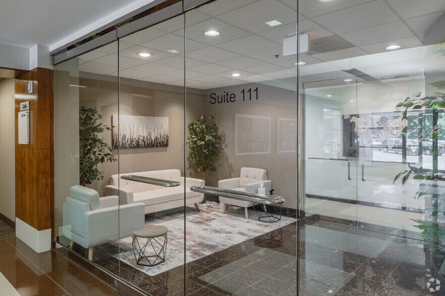 More Photos Of 40900 Woodward Ave, Bloomfield Hills Coworking Space