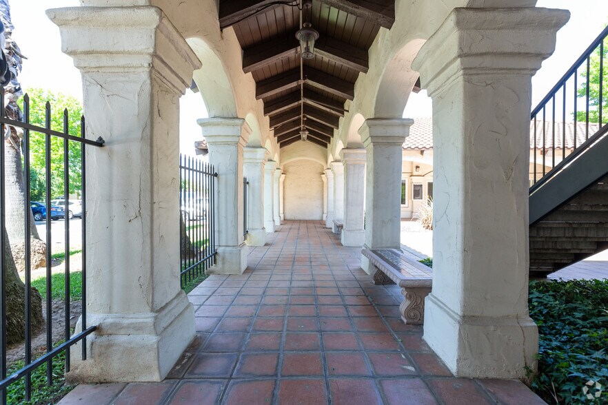 More Photos Of 8350 Auburn Blvd, Citrus Heights Office For Lease