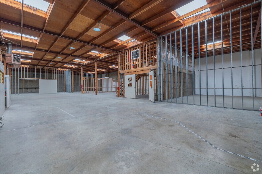 More Photos Of 1680 14th St, Oakland Warehouse For Sale
