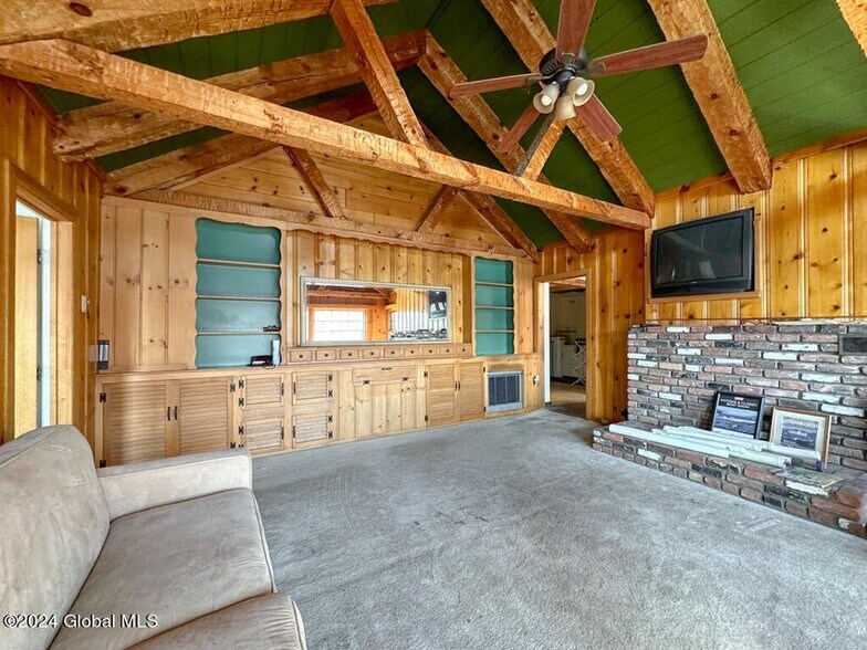 More Photos Of 8 Delaware Ave, Silver Bay Marina For Sale