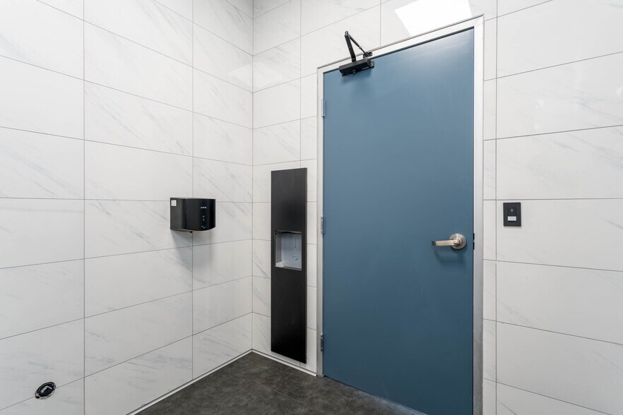 More Photos Of 10490 S De Anza Blvd, Cupertino Convenience Store For Sale