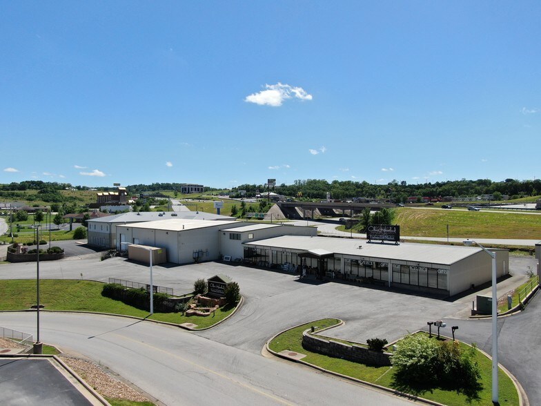 More Photos Of 135 S Town Blvd, Hollister Storefront For Sale