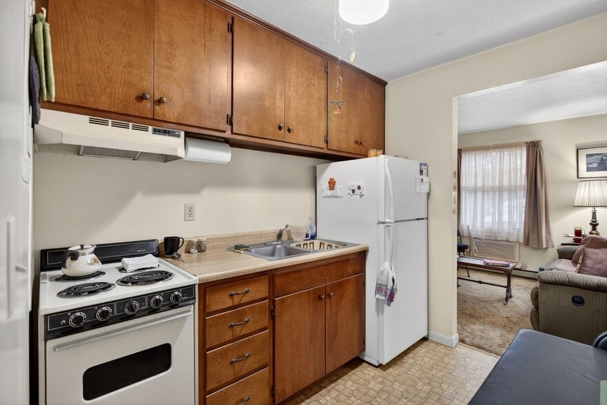 More Photos Of 990 Chicago Ave, Harrisonburg Apartments For Sale