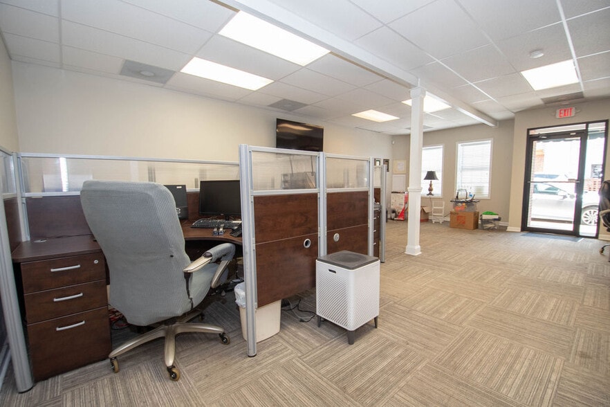 More Photos Of 14 Brown St, Newnan Office For Sale