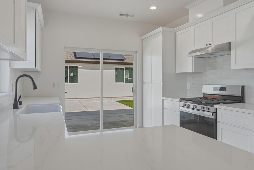 More Photos Of 1646 Clinton St, Delano Multifamily For Sale