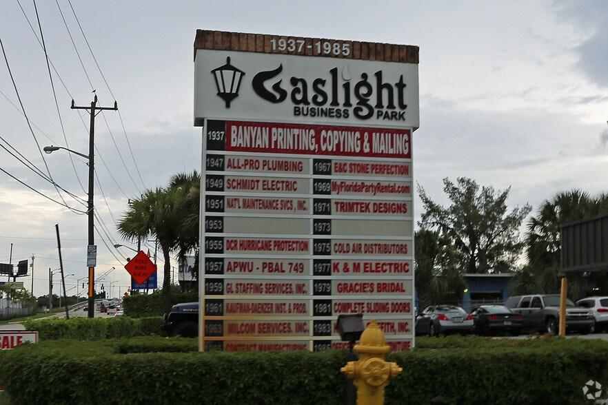 More Photos Of 1937-1985 10th Ave N, Lake Worth Light Distribution For Sale