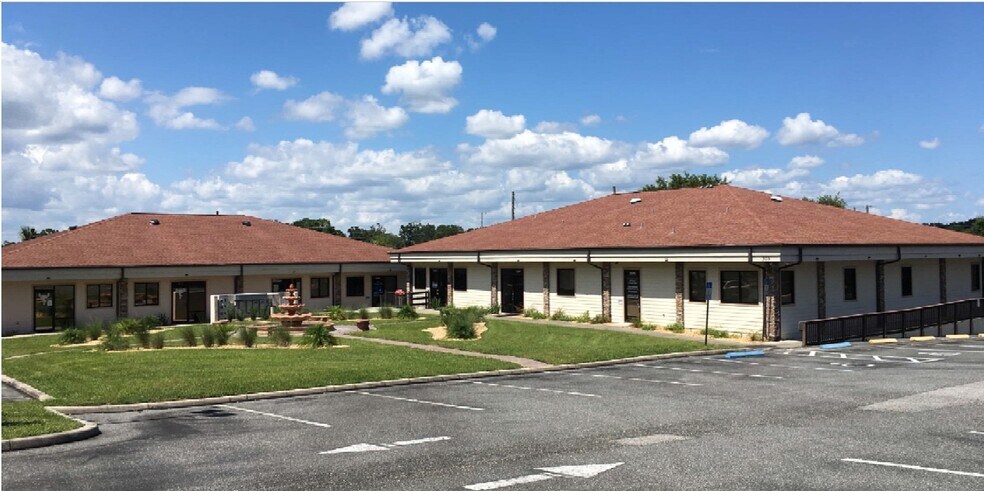 Primary Photo Of 301 Skyline Dr, Lady Lake Medical For Sale