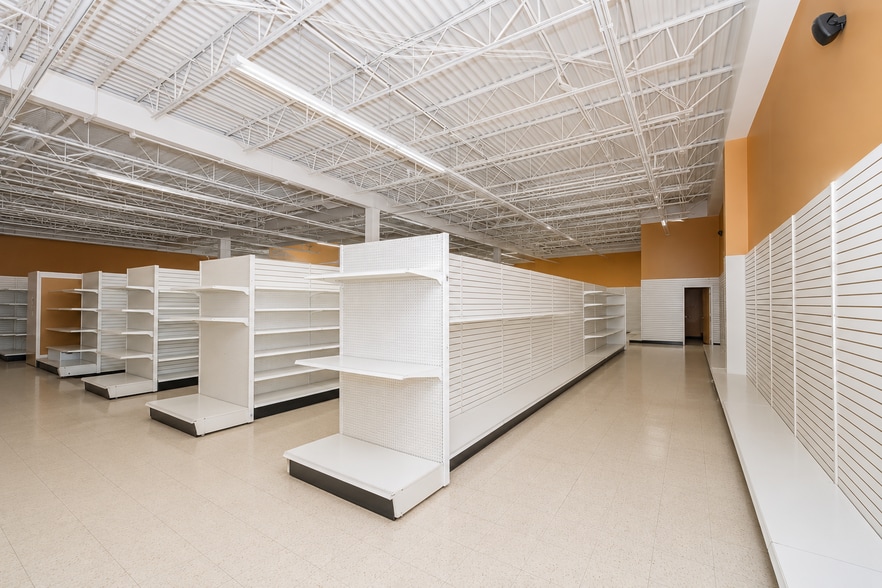 More Photos Of 4255-4285 Amboy Rd, Staten Island General Retail For Lease