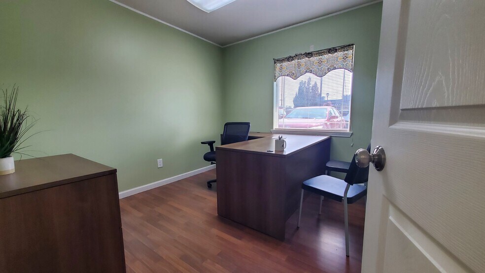 More Photos Of 223 W Wine Country Rd, Grandview Office For Sale