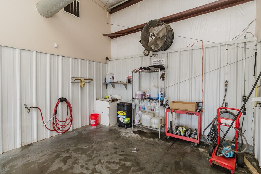 More Photos Of 3101 S Broadway St, Wichita Freestanding For Sale