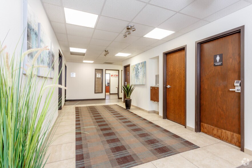 More Photos Of 9725 E Hampden Ave, Denver Office For Lease