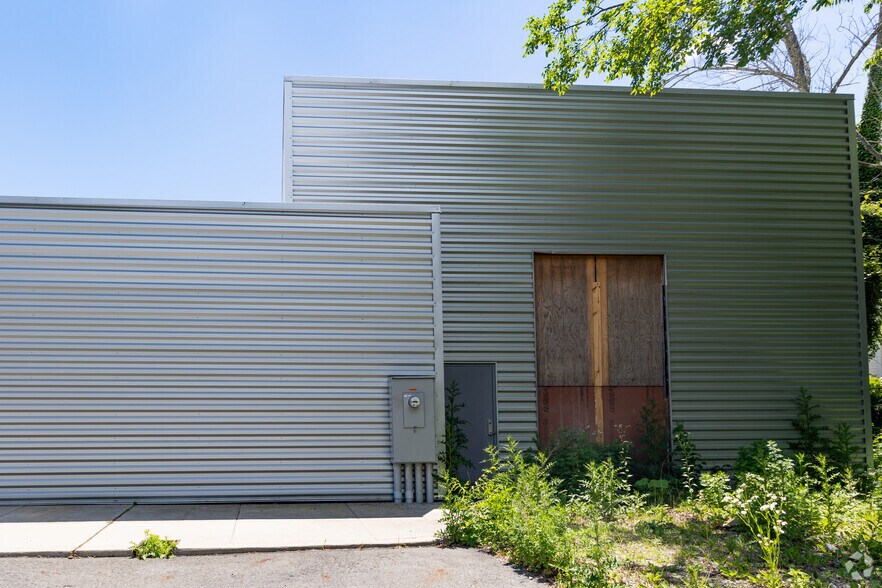 More Photos Of 41 Forest Ave, Glen Cove General Retail For Lease