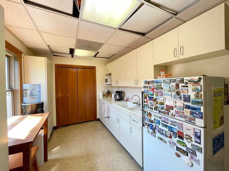 More Photos Of 18660 Sw Boones Ferry Rd, Tualatin Office For Lease