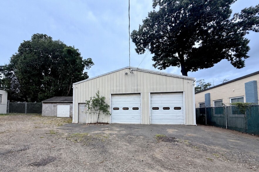 Primary Photo Of 213-223 Bennett St, Bridgeport Service For Sale