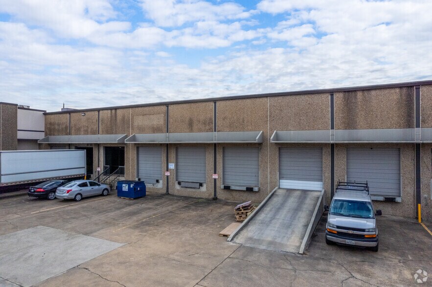 More Photos Of 5700-5750 Campbell Rd, Houston Unknown For Lease